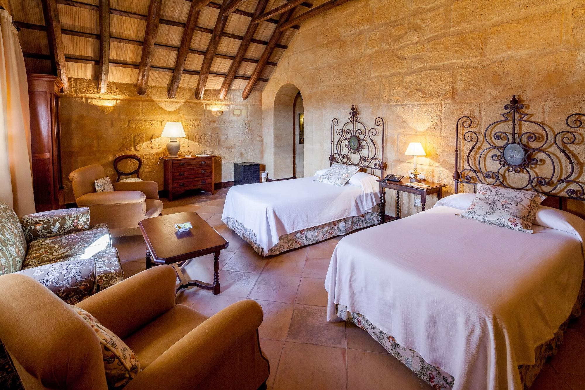 Palacio Marques De La Gomera Osuna Extérieur photo